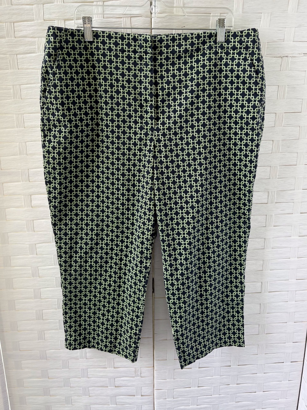Talbots Sz 18 Cotton Stretch Capri Pant Green Design on Navy Casual Beach Cruise